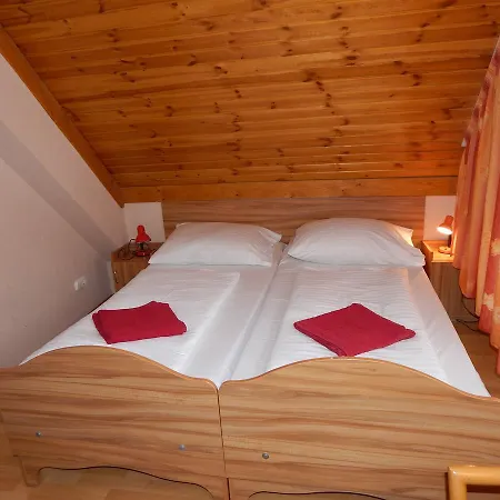 Kalvin Vendegszobak 3* ديبريتْسين