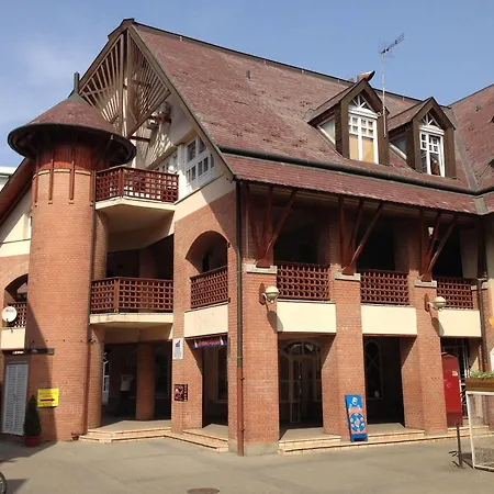 Kalvin Vendegszobak 3* Debrecen