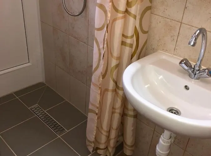 Kalvin Vendegszobak Pensjonat 3*