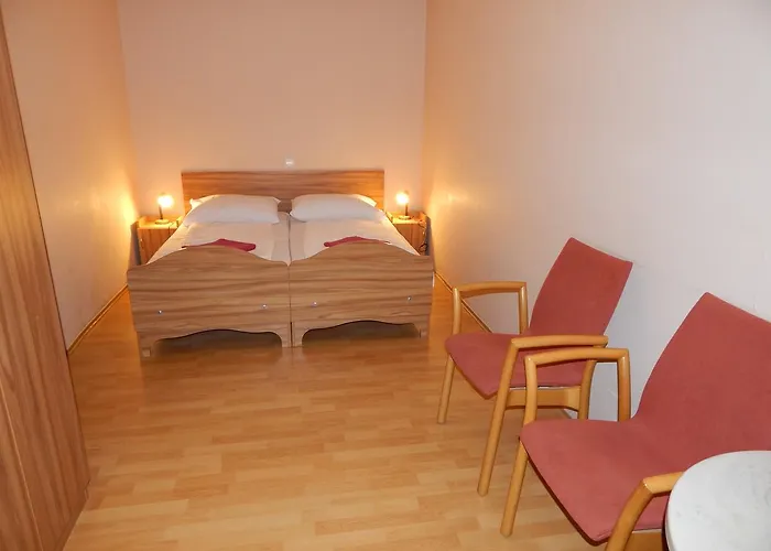 Kalvin Vendegszobak Pensjonat
